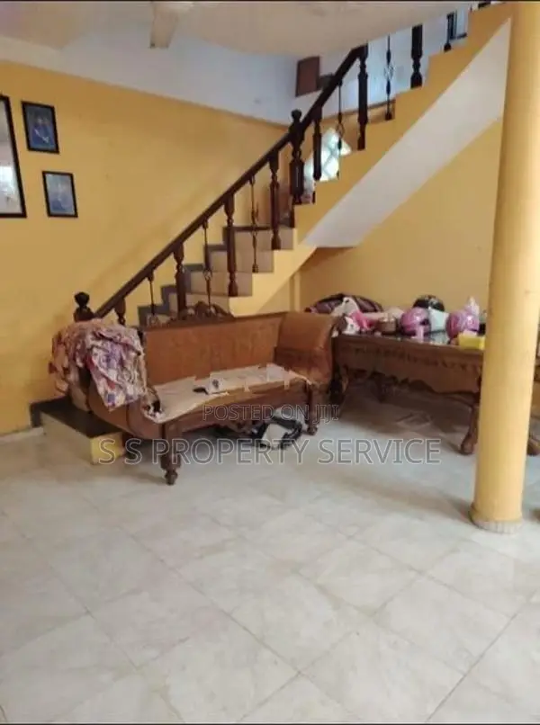 Homagama - Three Storey House for Sale (SSPH-389)