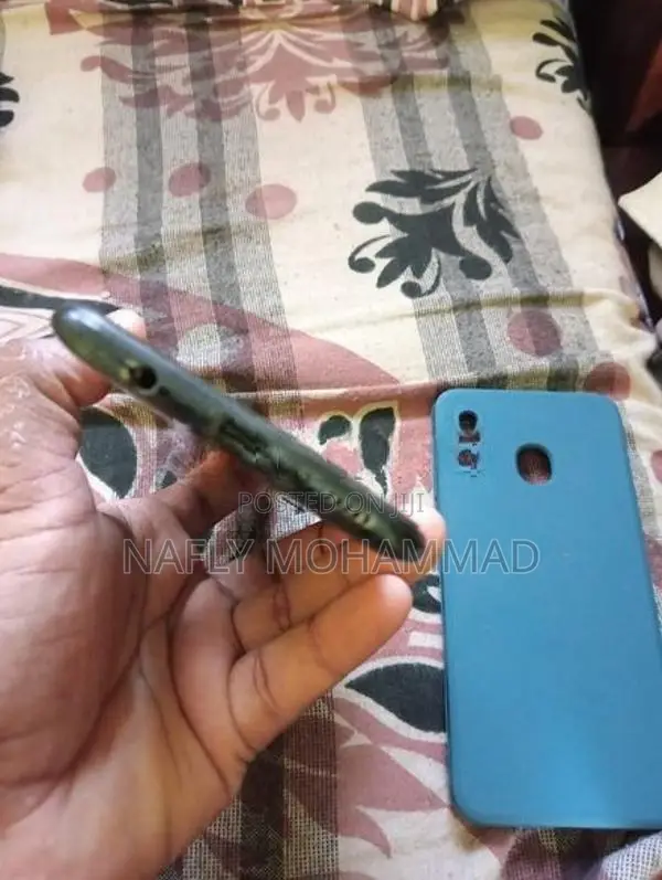 Samsung Galaxy A30 (Used)