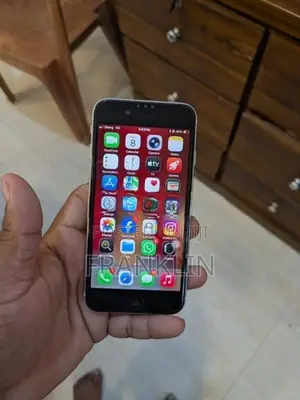 Apple iPhone SE 2 (Used)