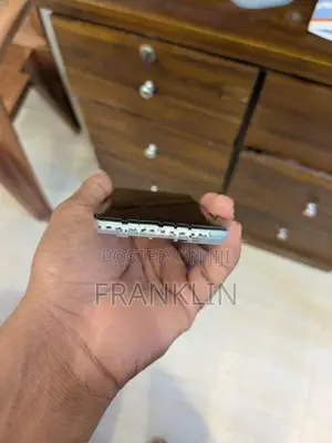 Apple iPhone SE 2 (Used)