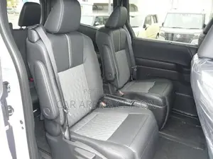 Toyota Noah 2025
