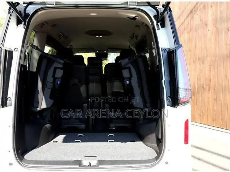 Nissan Serena 2025