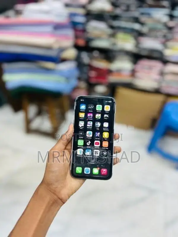 Apple iPhone XR (Used)