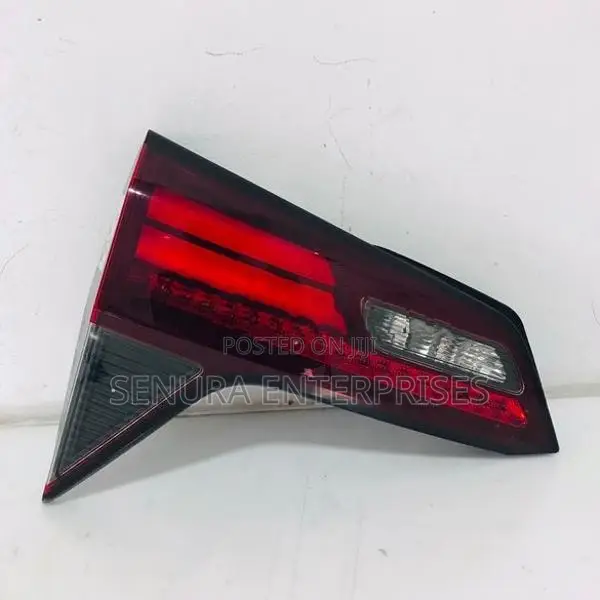 Honda Vezel RU3 Tail Light Garnish LH