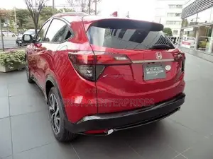 Honda Vezel RU3 Tail Light Garnish LH