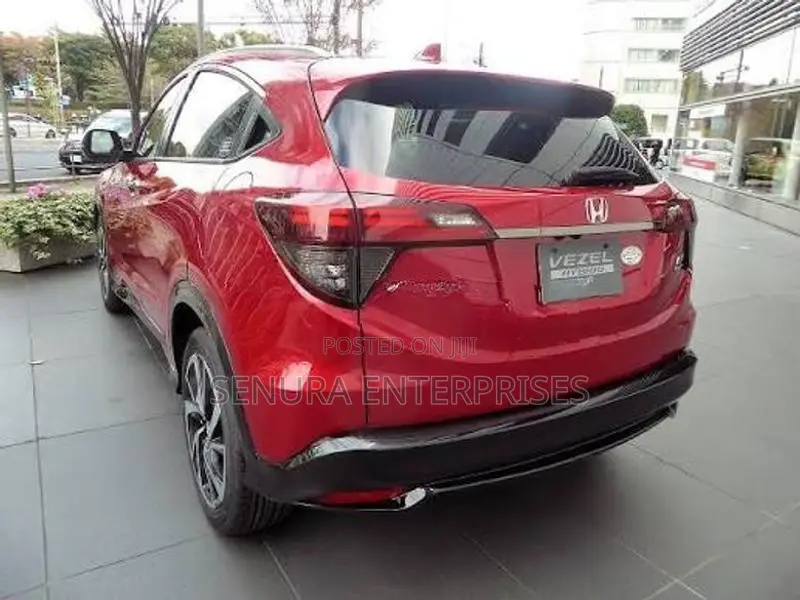 Honda Vezel RU3 Tail Light Garnish LH