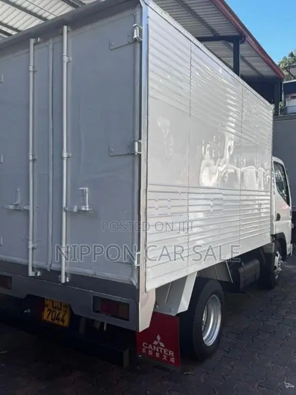 Mitsubishi Canter 10.5ft Full Body 2006