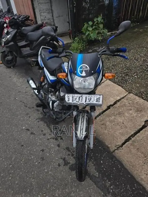 Bajaj CT100 2023