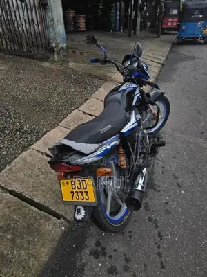Bajaj CT100 2023