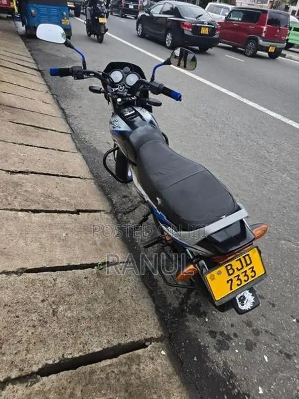 Bajaj CT100 2023