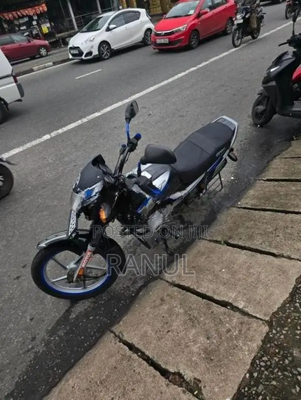 Bajaj CT100 2023