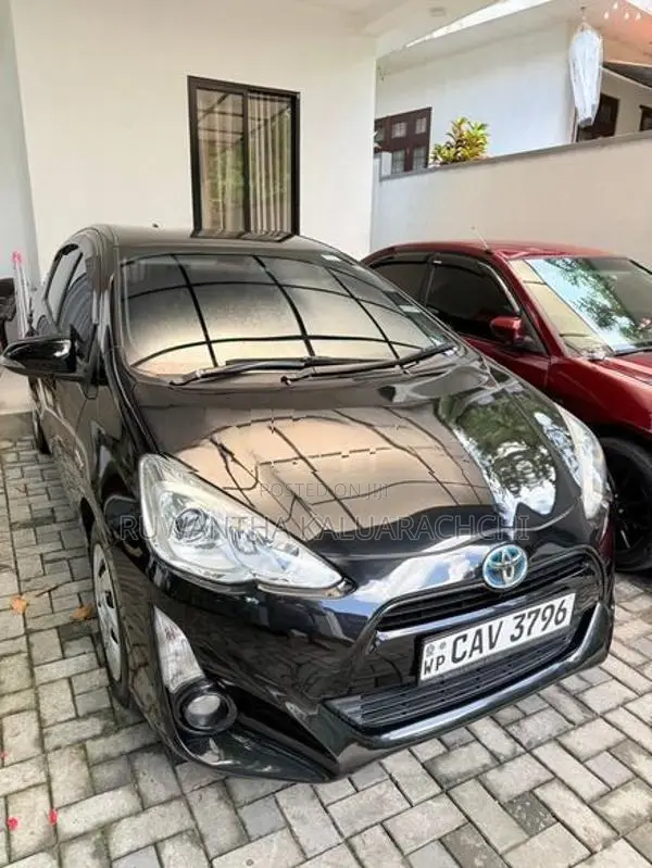 Toyota Aqua Urban LED 2015