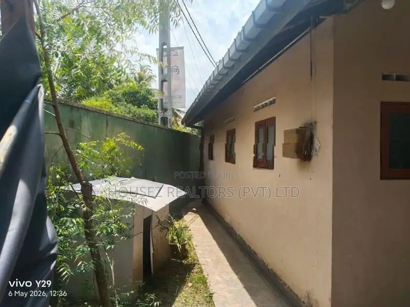 House for Sale- Near Kahathuduwa Highway Entrance