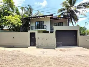 Architecture Designed Super Luxury Three Storey House in Homagama
