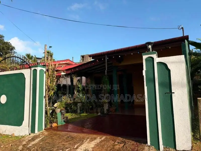 3-Bedroom House for Sale in Miriswatta Piliyandala