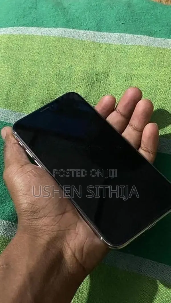 Apple iPhone XS (Used)