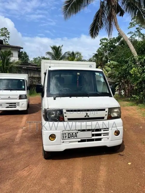 Mitsubishi Mini Cab 2011