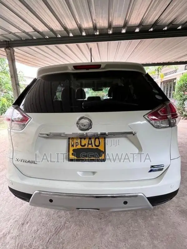 Nissan X-Trail Hybrid 2015