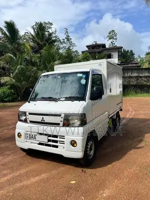 Mitsubishi Mini Cab 2011