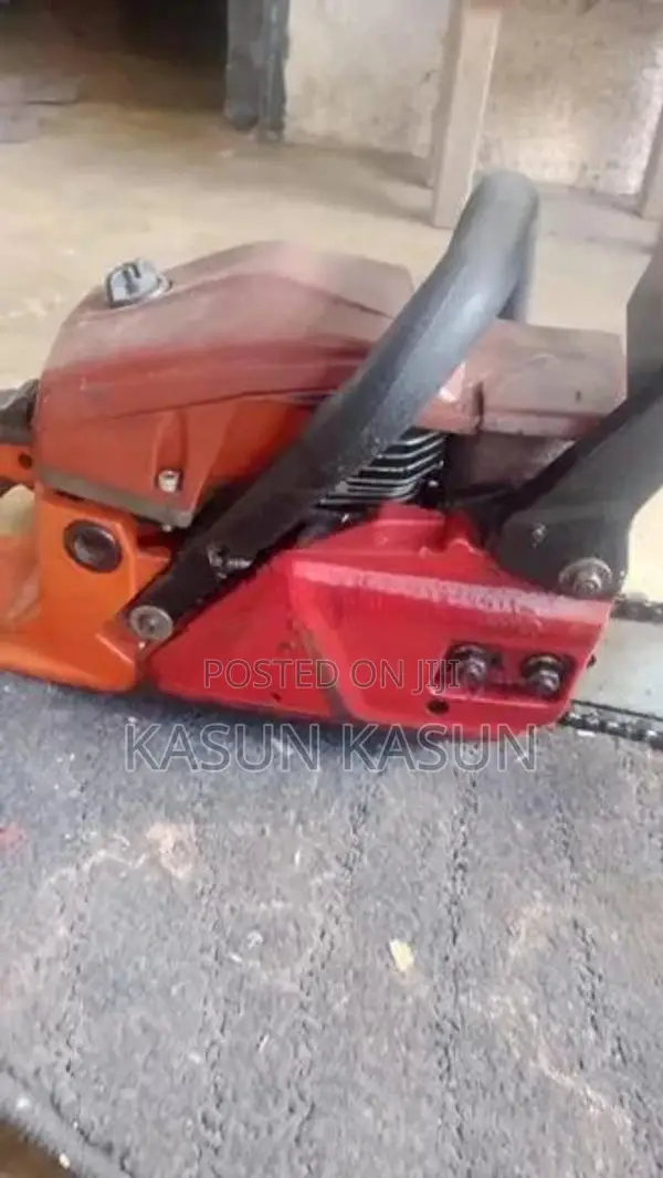 ගස්කපන මැසින්