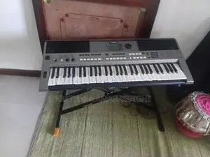Yamaha PSR E443 Keyboard With Stand