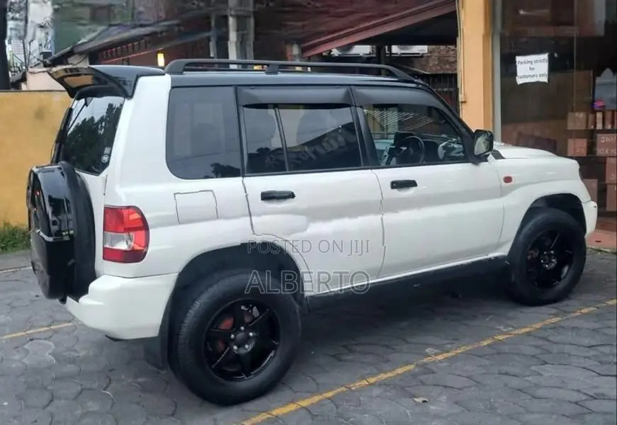 Mitsubishi Pajero 2001