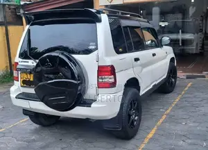 Mitsubishi Pajero 2001