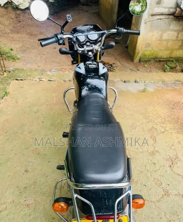 Bajaj CT100 2016