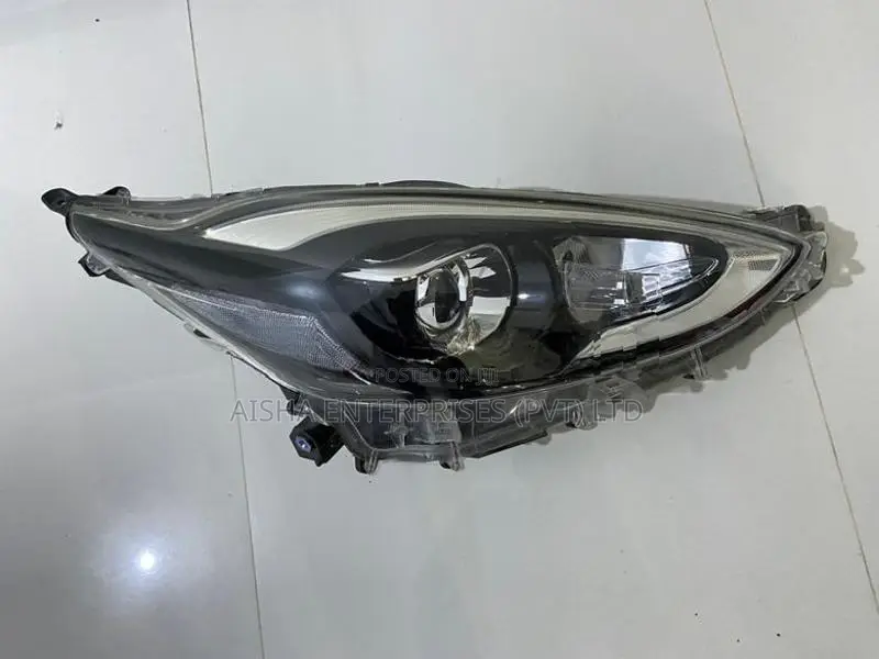 Toyota Aqua NHP10 Head Light