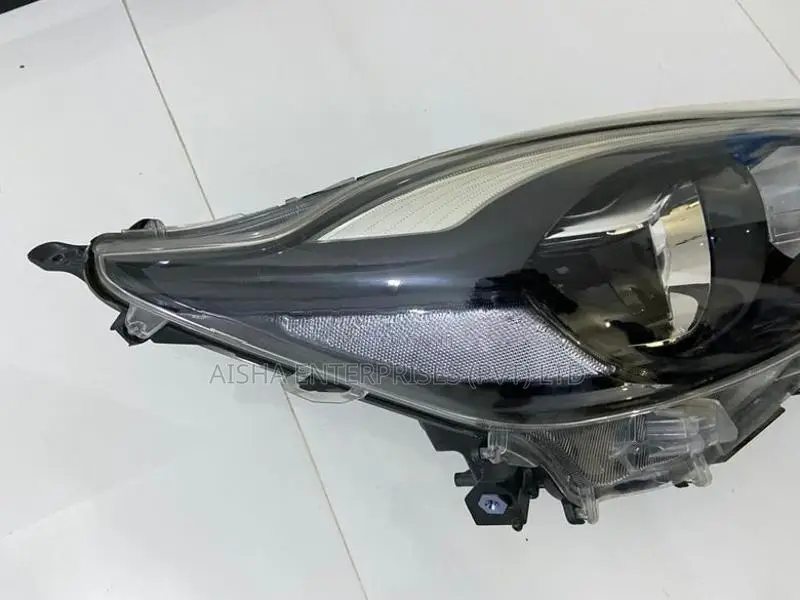 Toyota Aqua NHP10 Head Light