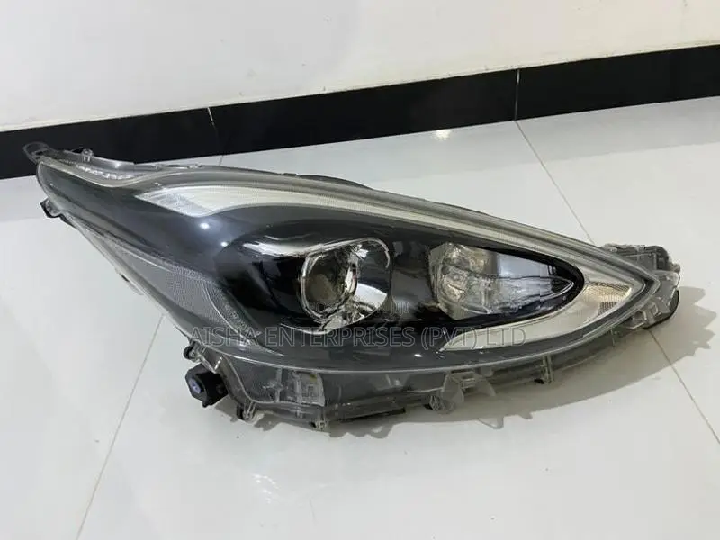 Toyota Aqua NHP10 Head Light