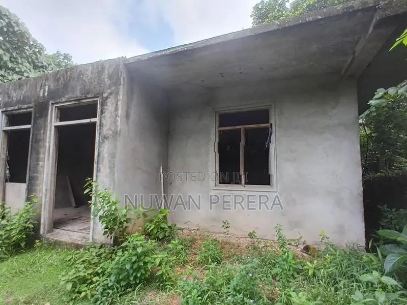 Piliyandala Madapatha Slab Complete Half Build House for Sale .