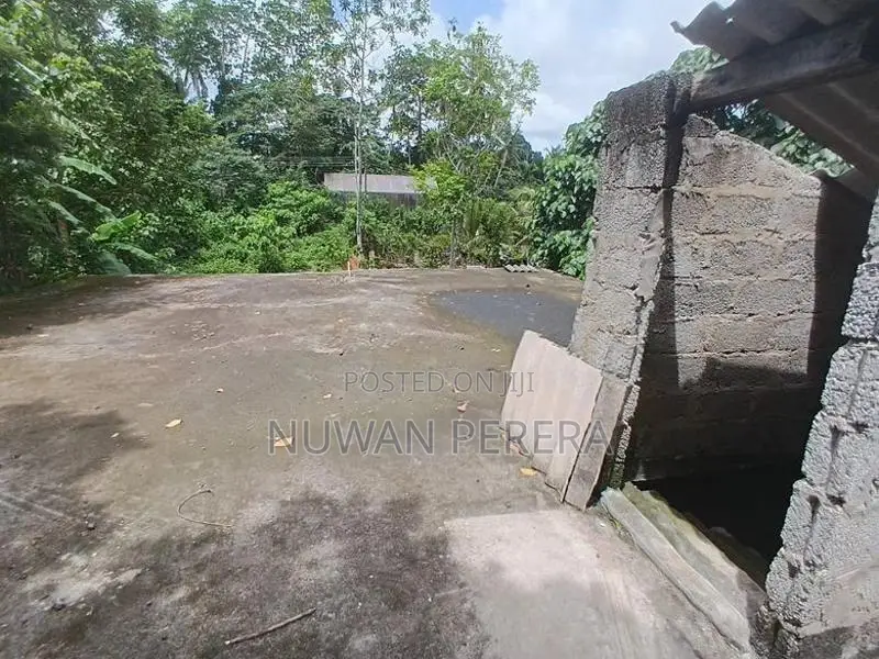 Piliyandala Madapatha Slab Complete Half Build House for Sale .