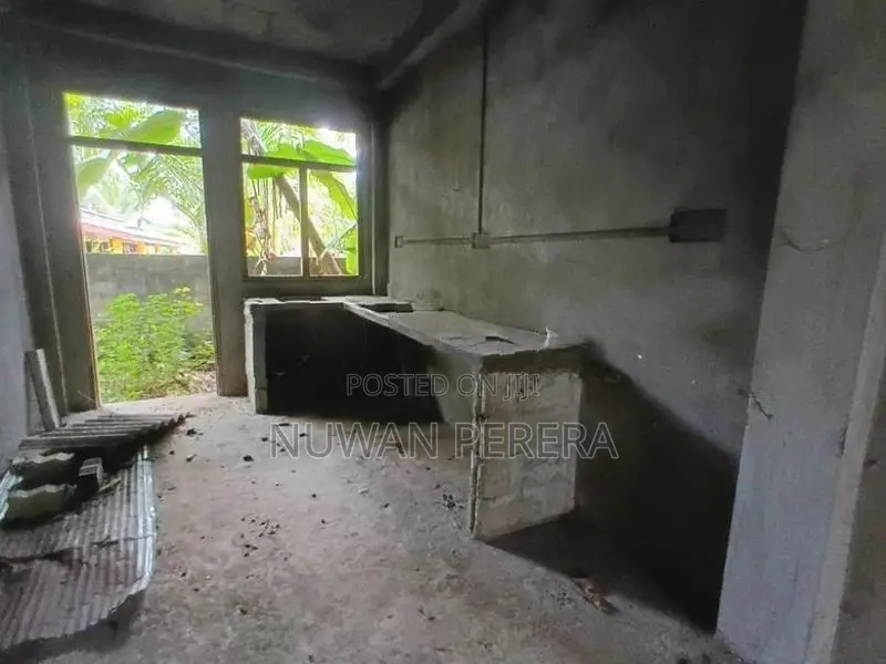 Piliyandala Madapatha Slab Complete Half Build House for Sale .