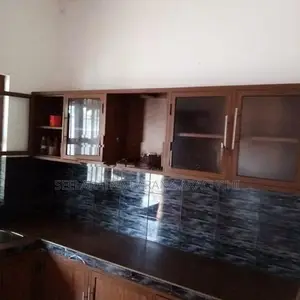 5 Bed 3 Bath House for Rent in Piliyandala