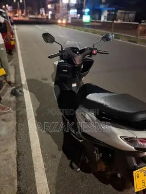 Suzuki Burgman 125 2025