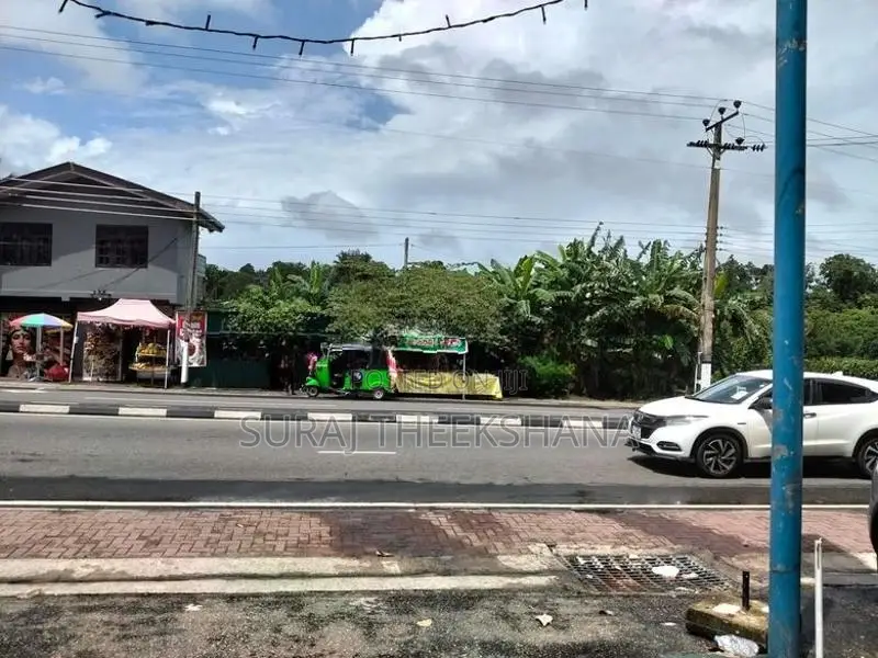 Roadside Land for Sale near Welekade, Thalawathugoda