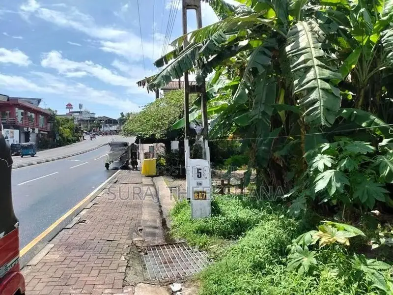 Roadside Land for Sale near Welekade, Thalawathugoda