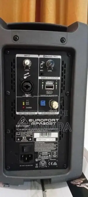 Behringer Powered Speaker