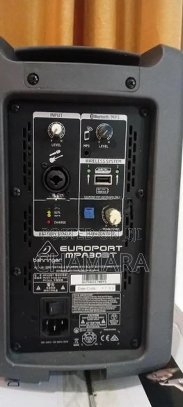 Behringer Powered Speaker