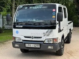 Nissan Atlas Crew Cab 2001