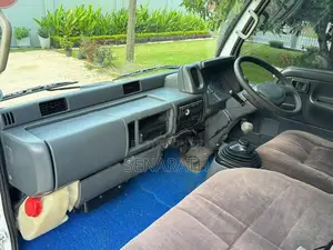 Nissan Atlas Crew Cab 2001