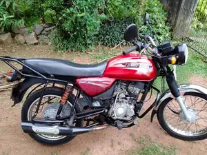 Bajaj Boxer 2013