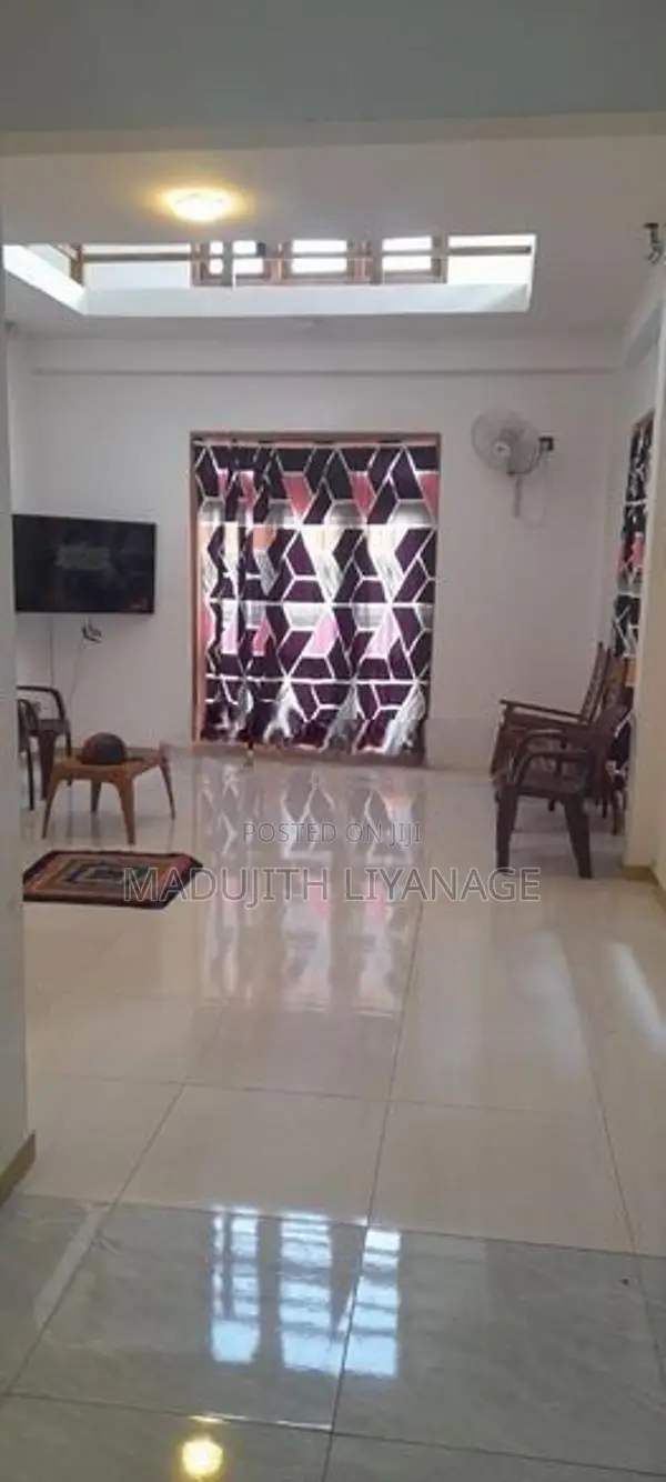 දෙහිඕවිට තෙමහල් නිවසක් නිවස විකිණීමට
