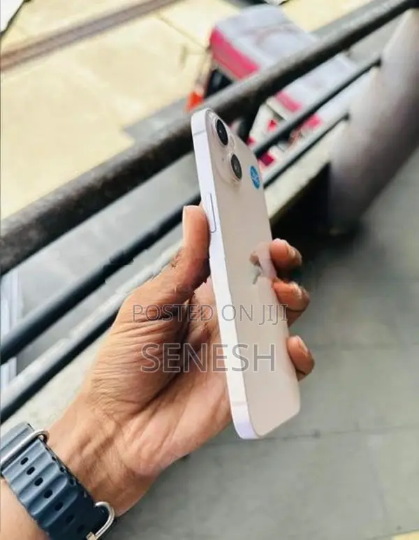 Apple iPhone 13 (Used)