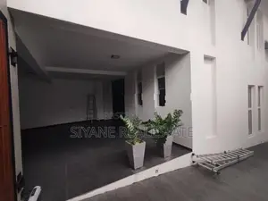 Luxury House for Sale in Thalawathugoda