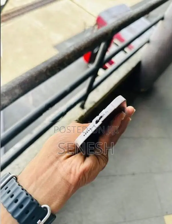 Apple iPhone 13 (Used)