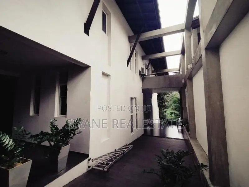 Luxury House for Sale in Thalawathugoda