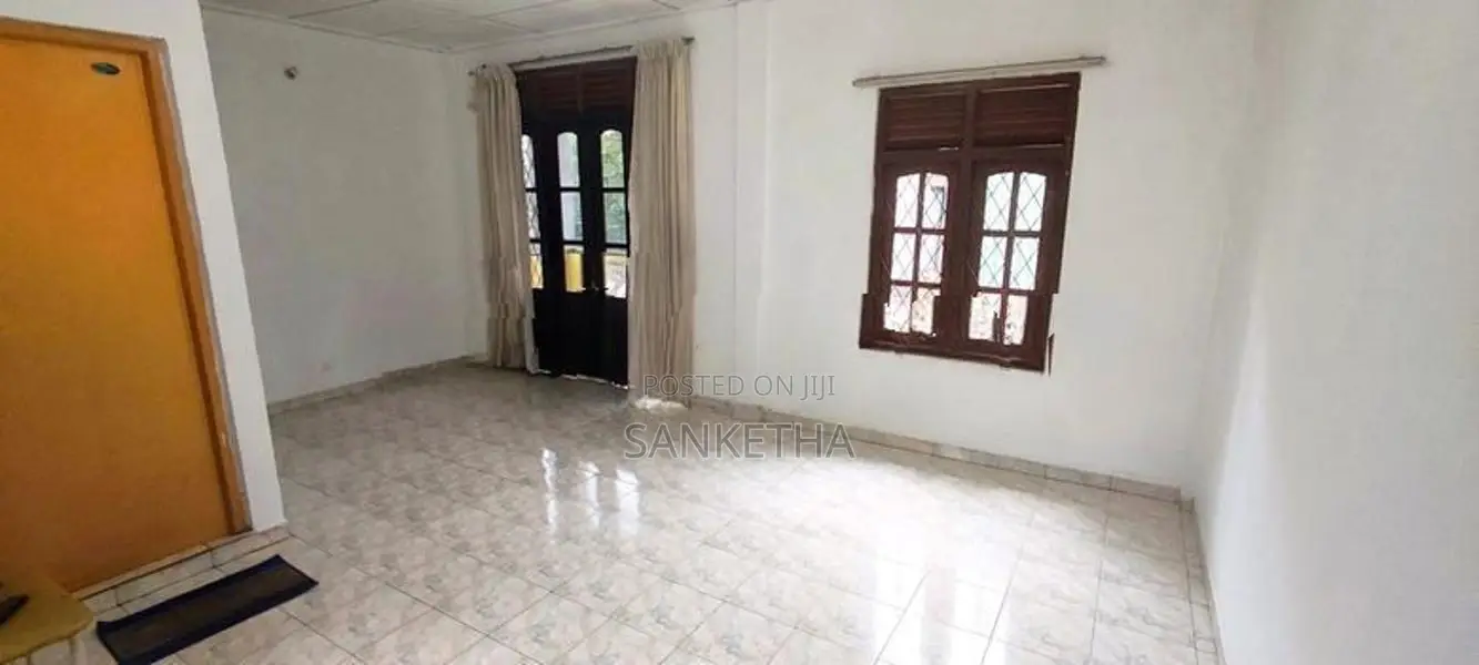 Thalawathugoda 1st Floor 3 Bedroom House for Rent