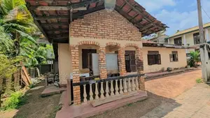 ගම්පහ නගරයෙන් මීටර් 950යි නිවාස 2ක්